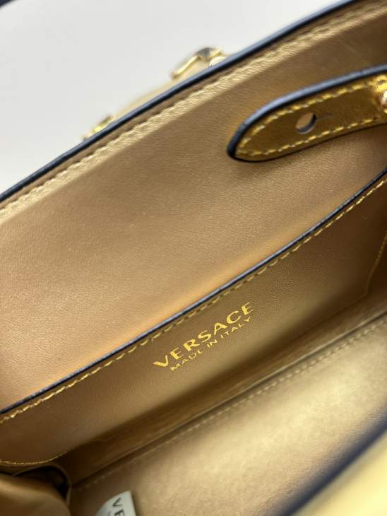 Picture of Versace Handbags _SKUfw210451346fw